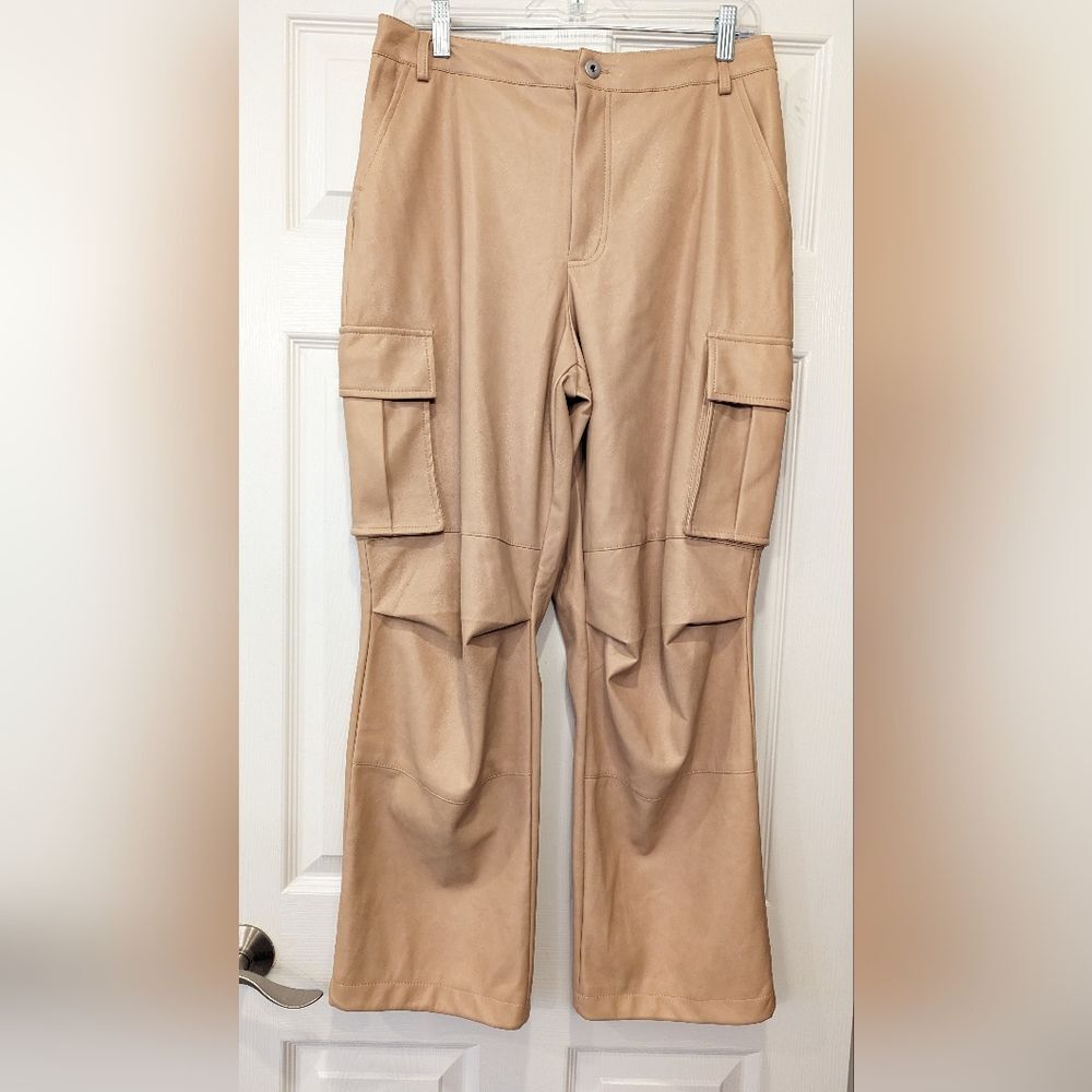 NWT 7 for all Mankind cream faux leather relaxed fit high rise cargo pants sz M